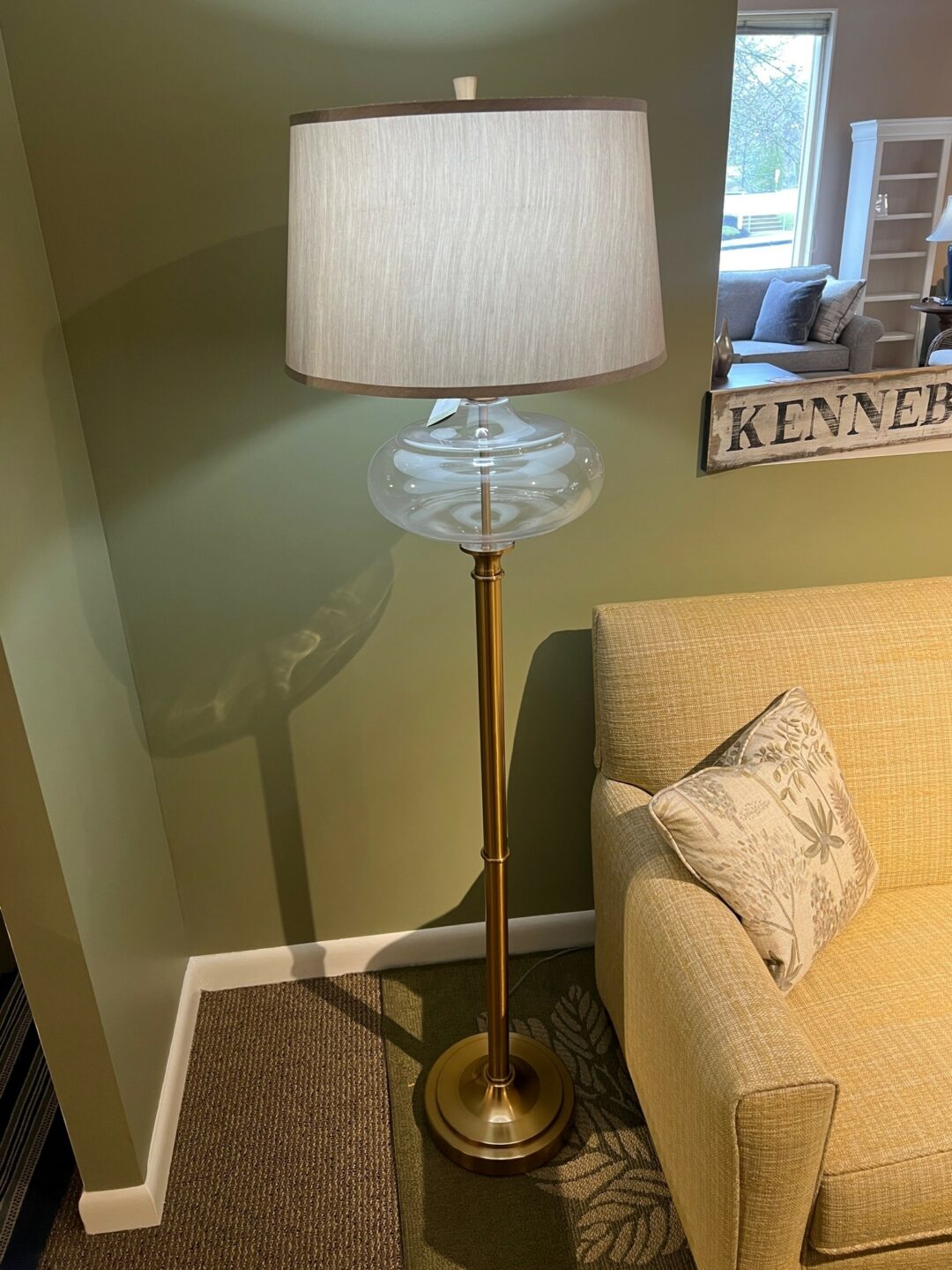 Jelani Floor Lamp | Pierce Furniture